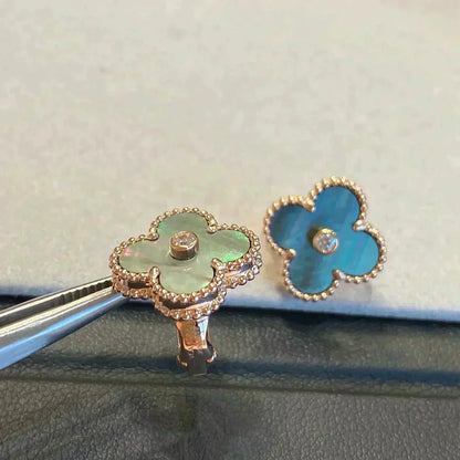 [⭐Lioran]CLOVER MEDIUM 1 MOTIFS GRAY MOP  DIAMOND EARRINGS