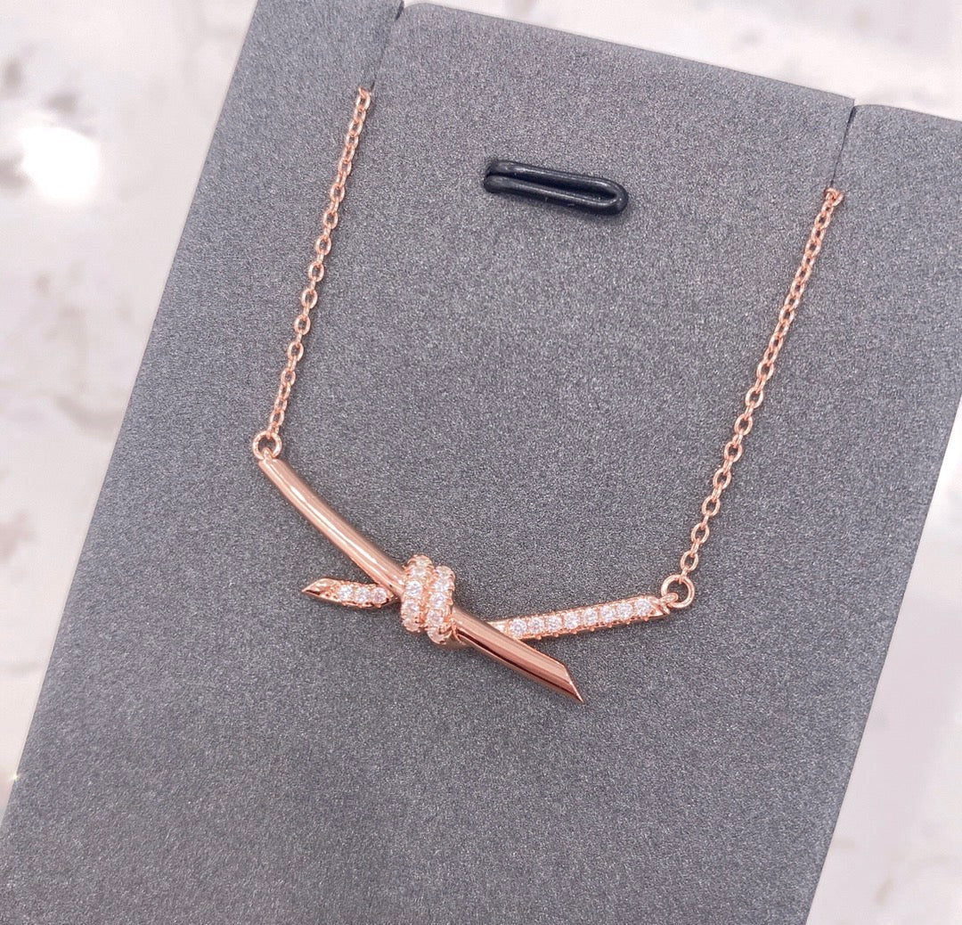 [Lioran]KNOT NECKLACE DIAMONDS