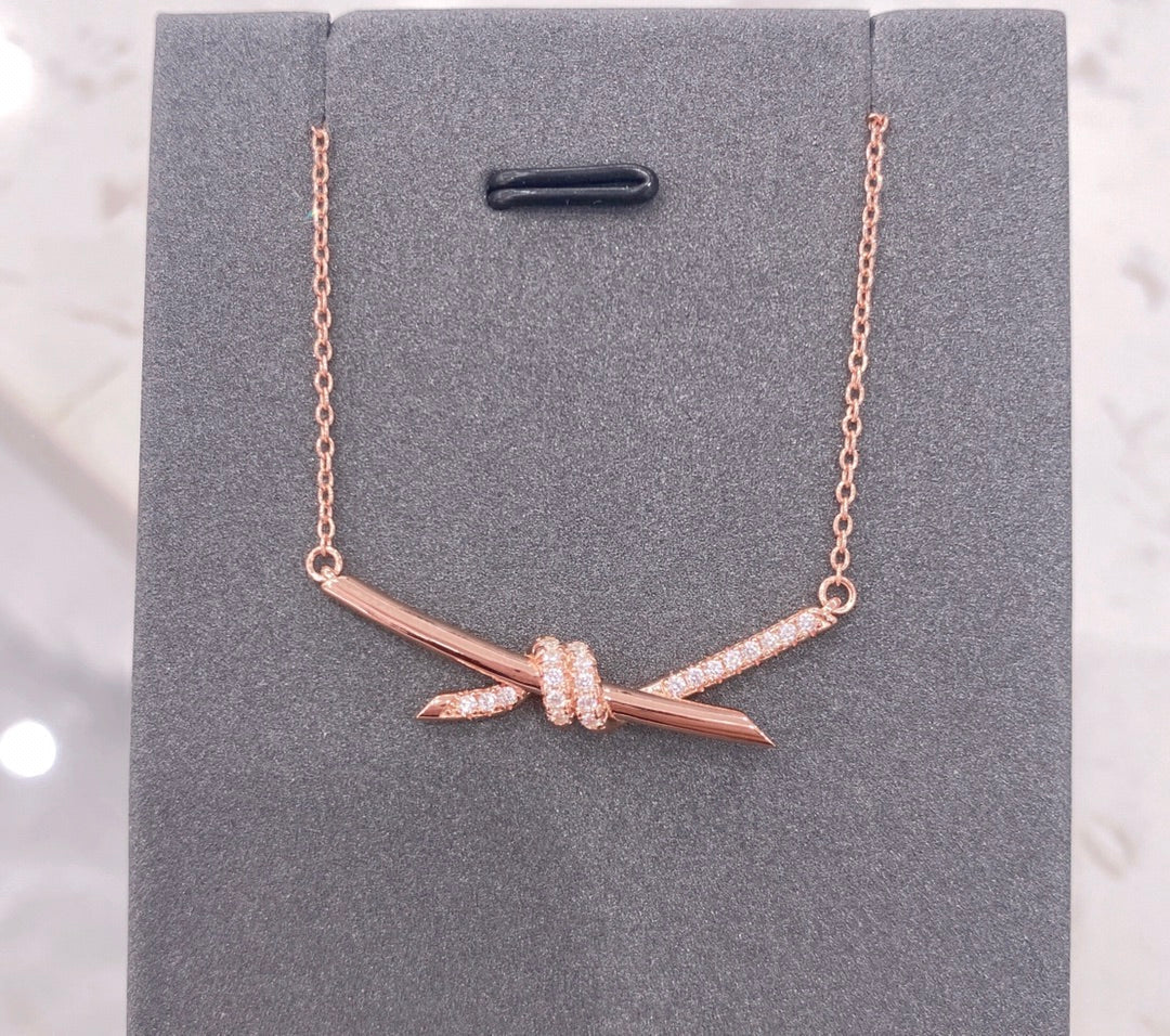 [Lioran]KNOT NECKLACE DIAMONDS