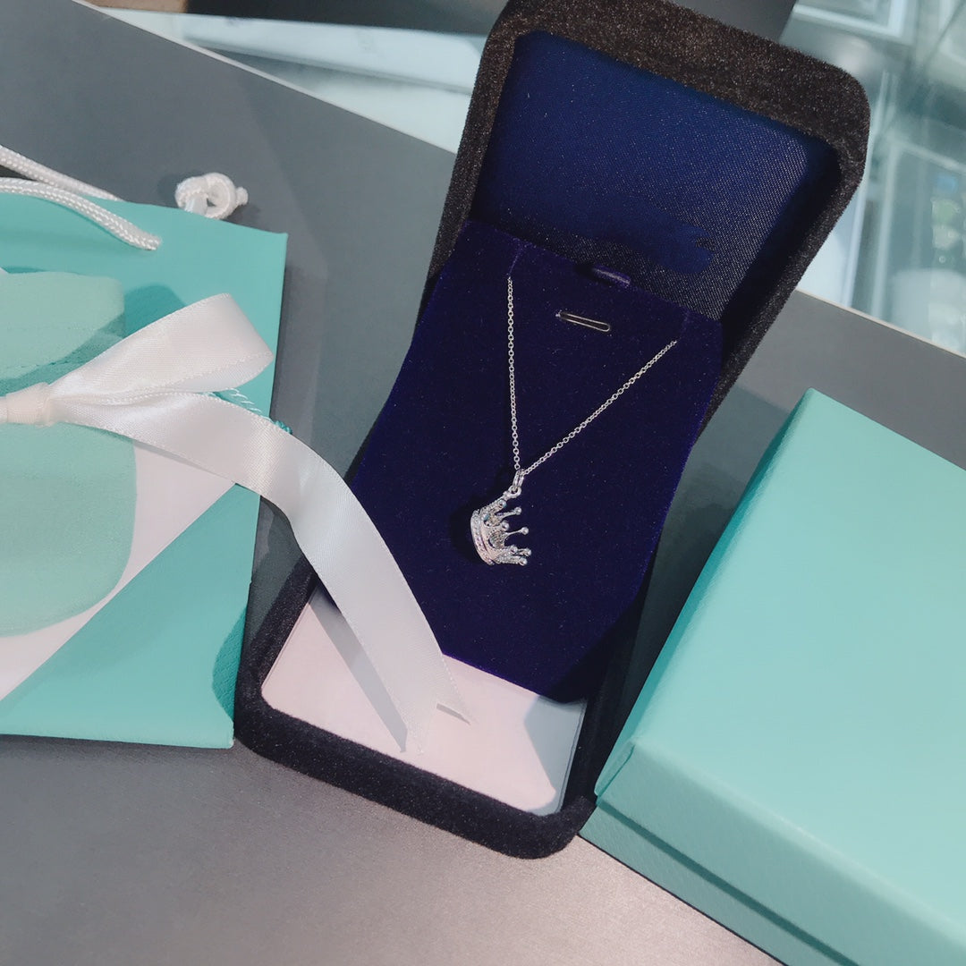 [Lioran]CROWN PEDANT NECKLACE