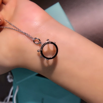 [Lioran]CROWN PEDANT NECKLACE