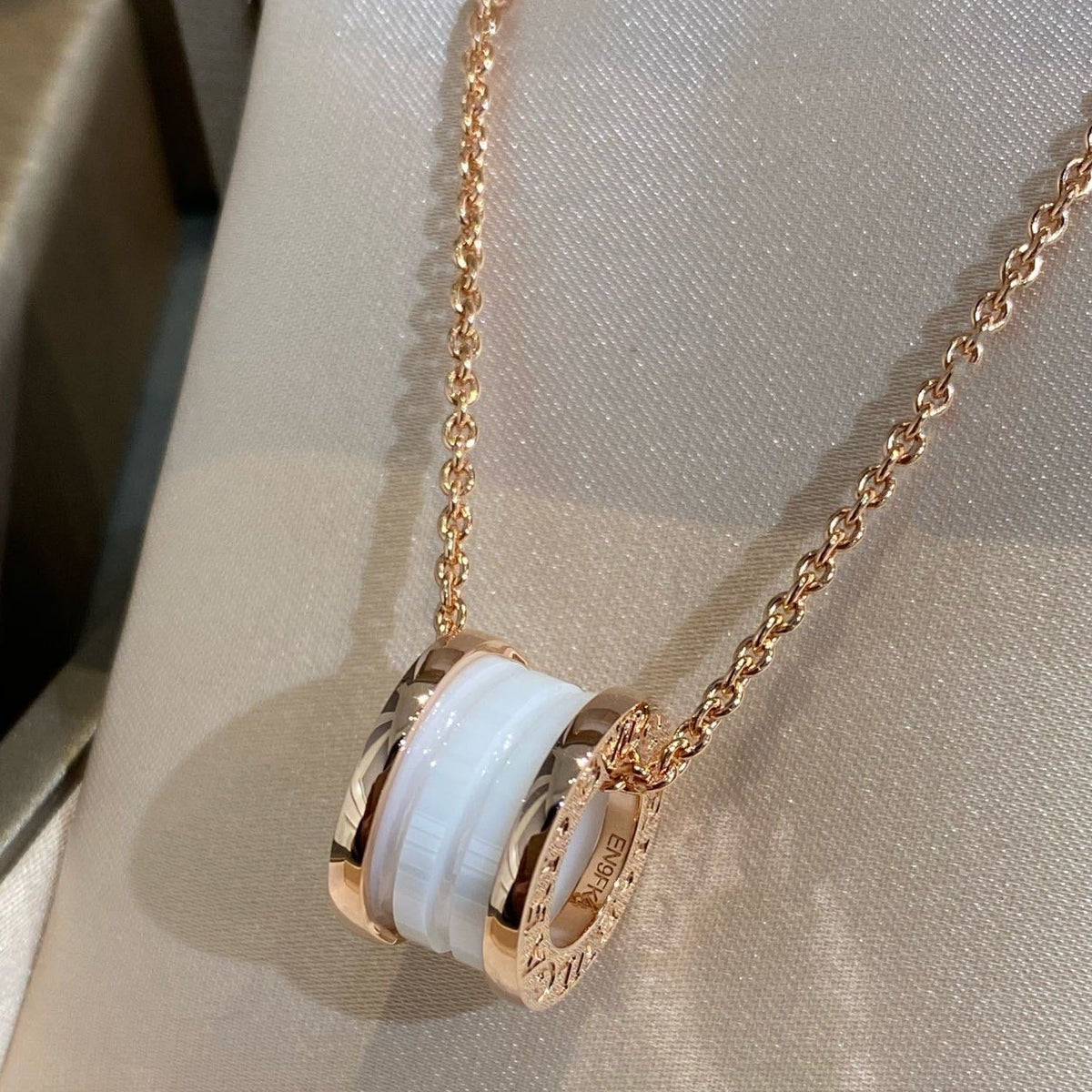 [⭐Lioran]ZERO 1 WHITE CERAMIC PINK GOLD NECKLACE
