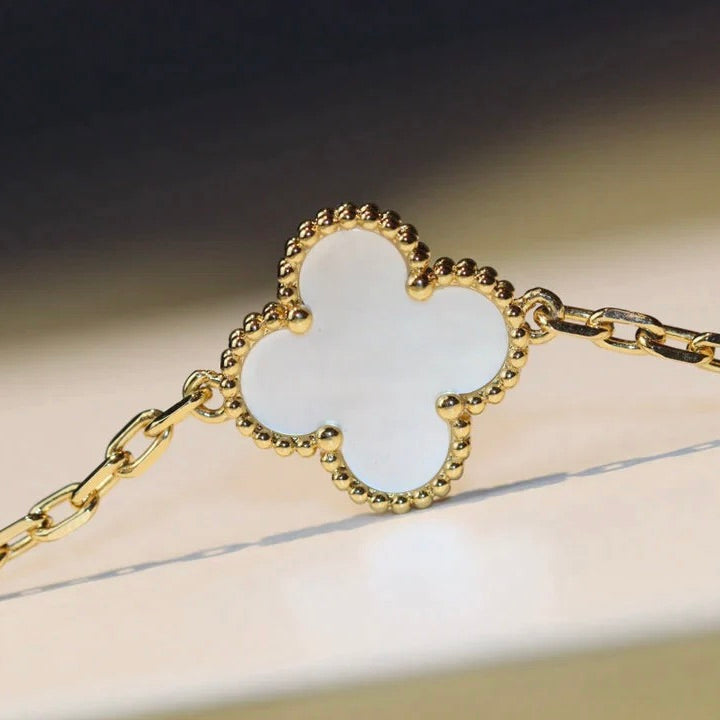 [⭐Lioran]CLOVER 20 MOTIFS WHITE MOP NECKLACE