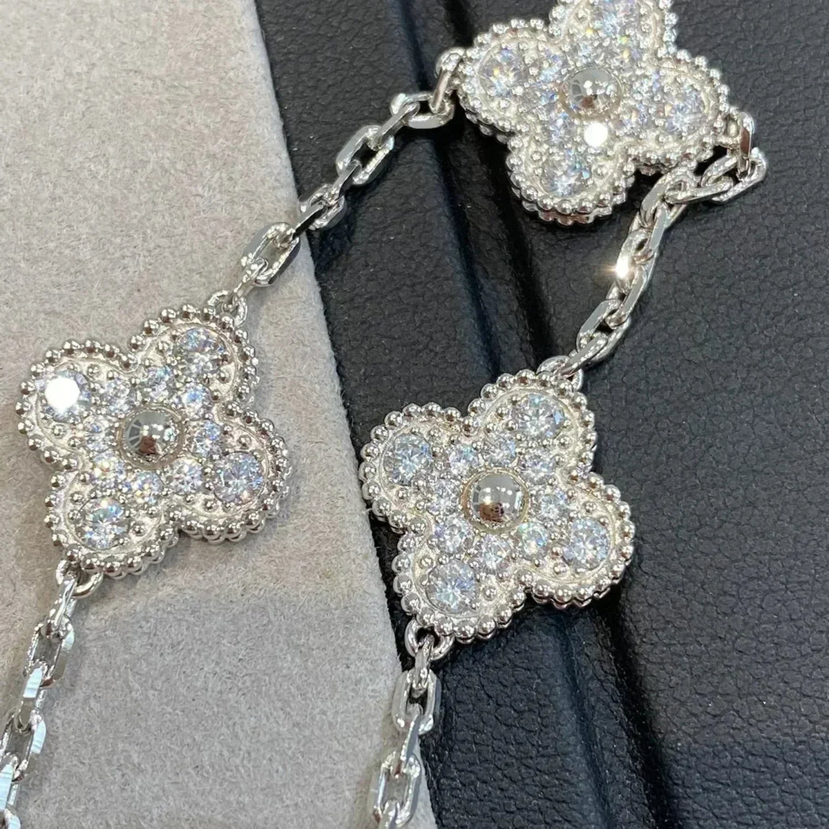[⭐Lioran] CLOVER 5 MOTIF FULL DIAMOND BRACELET COLLECTION