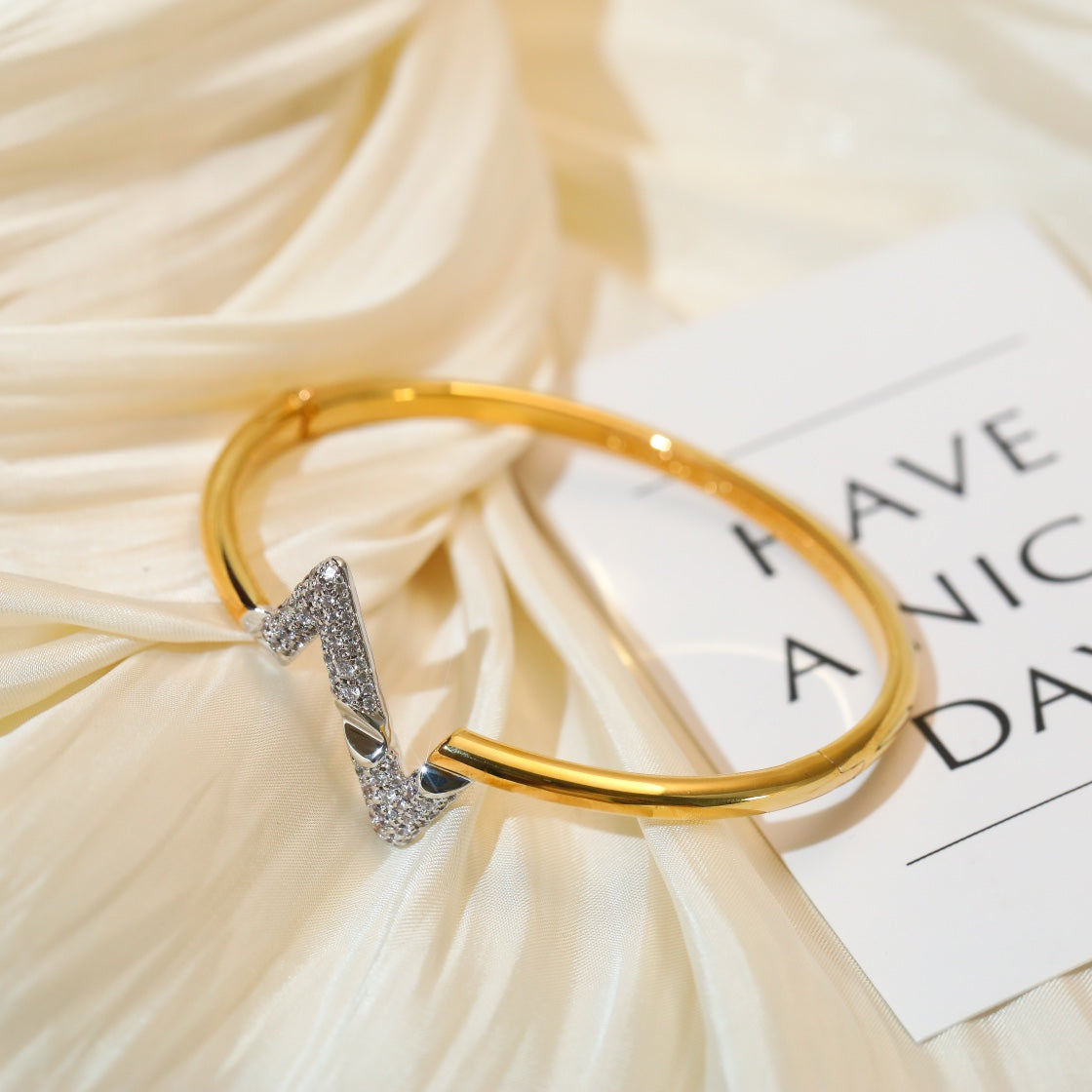 [⭐Lioran]VOLTE UPSITE DOWN GOLD DIAMOND BRACELET