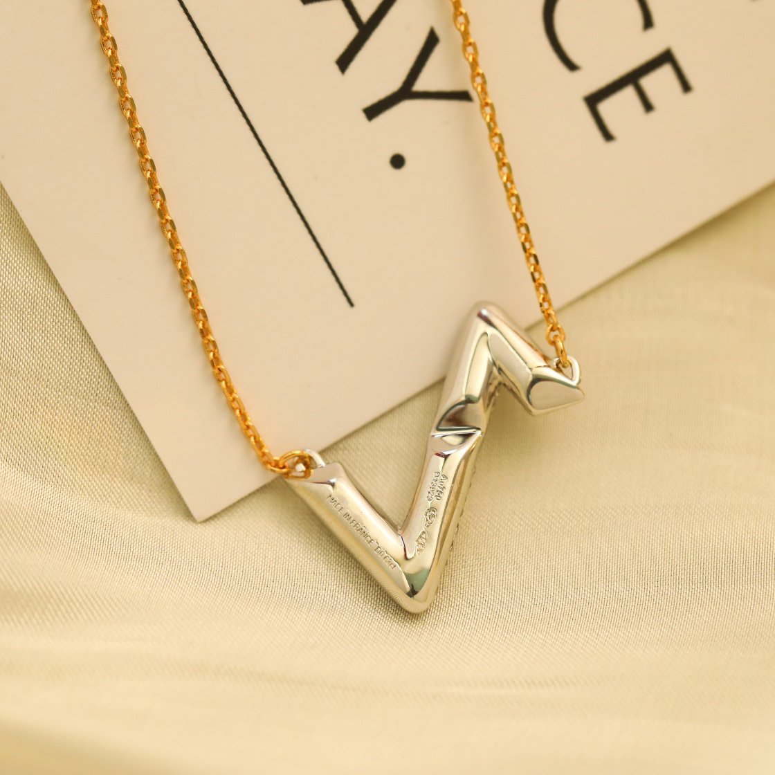 [⭐Lioran]VOLT SILVER DIAMOND PEDANT NECKLACE