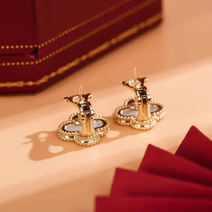 [⭐Lioran]CLOVER MEDIUM 1 MOTIFS  WHITE MOP STUD EARRINGS