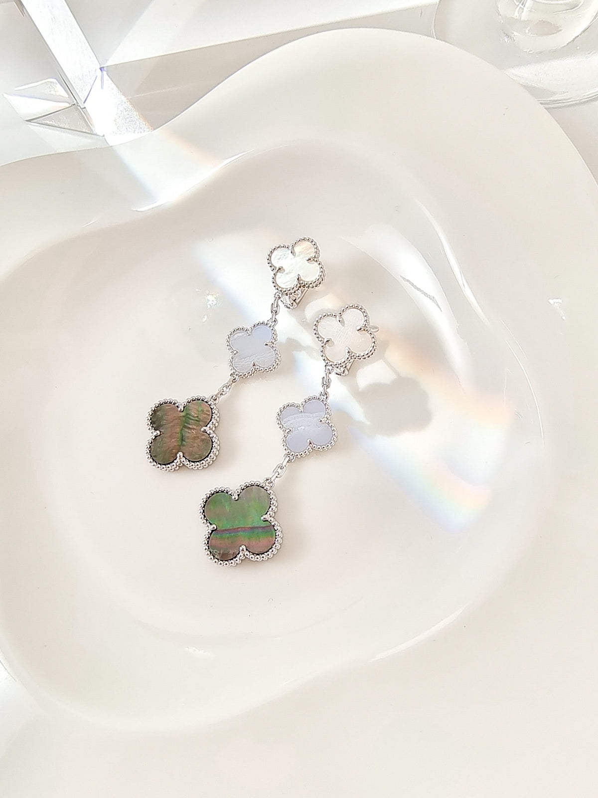 [⭐Lioran]CLOVER 3 MOTIFS CHALCEDONY DARK MOP SILVER EARRINGS