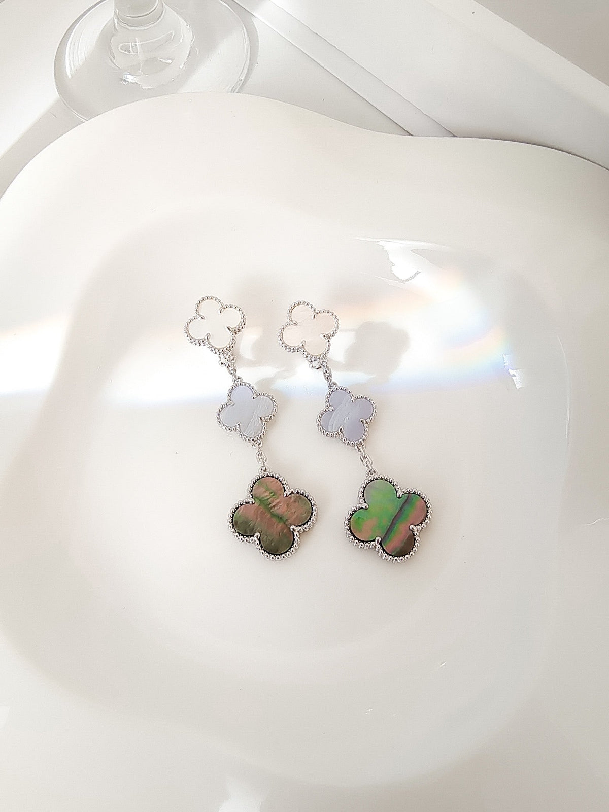 [⭐Lioran]CLOVER 3 MOTIFS CHALCEDONY DARK MOP SILVER EARRINGS