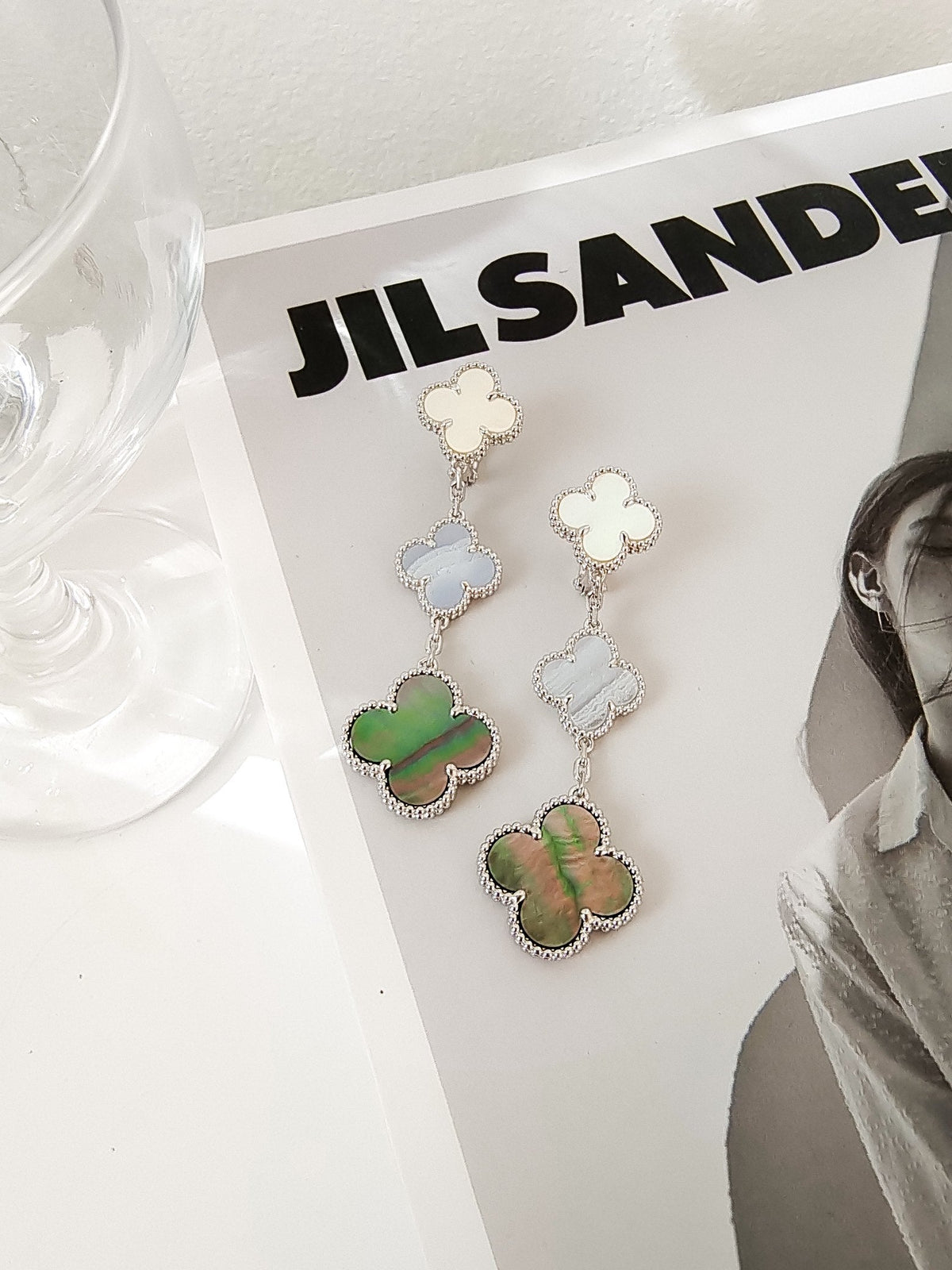 [⭐Lioran]CLOVER 3 MOTIFS CHALCEDONY DARK MOP SILVER EARRINGS