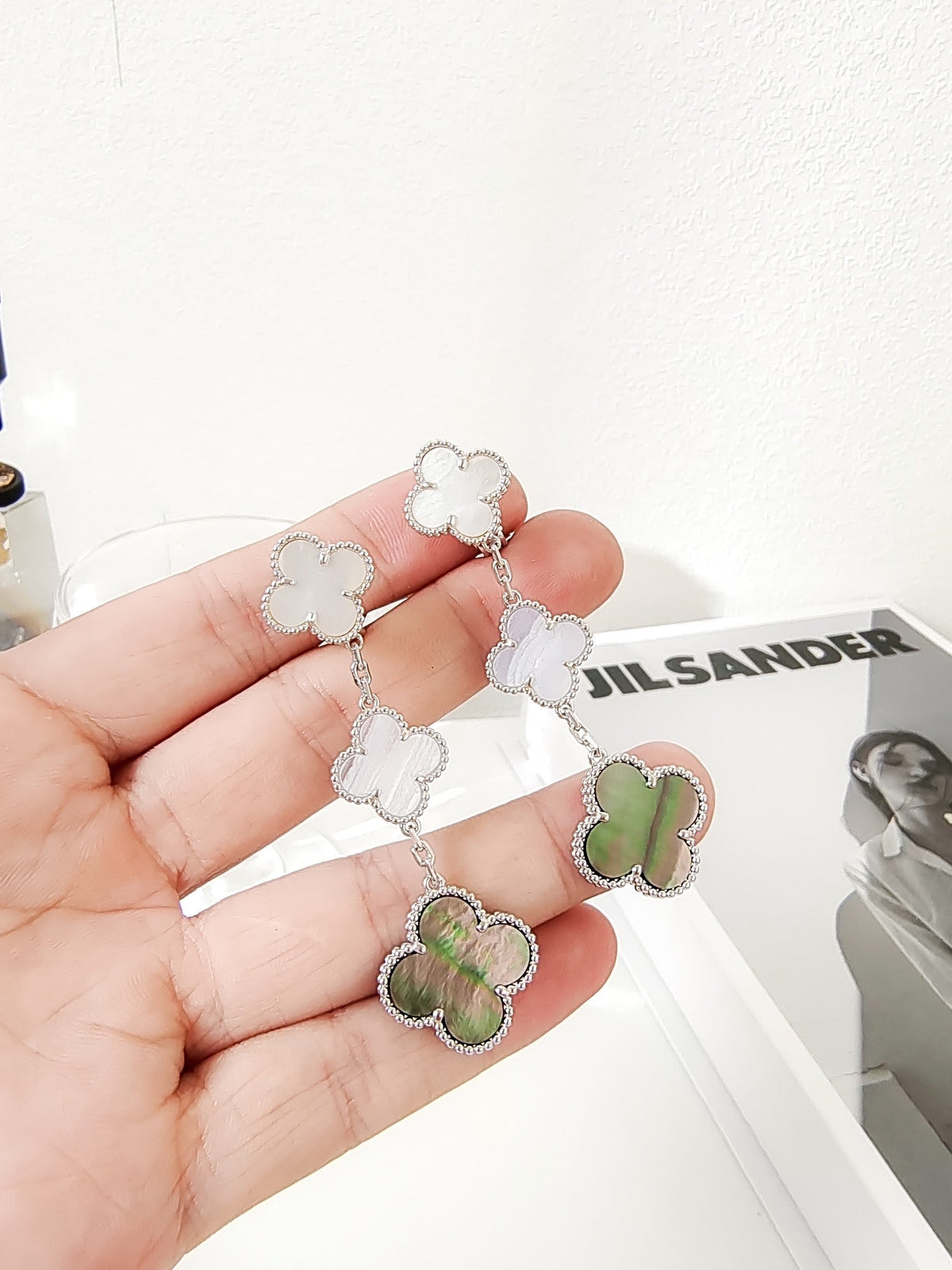 [⭐Lioran]CLOVER 3 MOTIFS CHALCEDONY DARK MOP SILVER EARRINGS