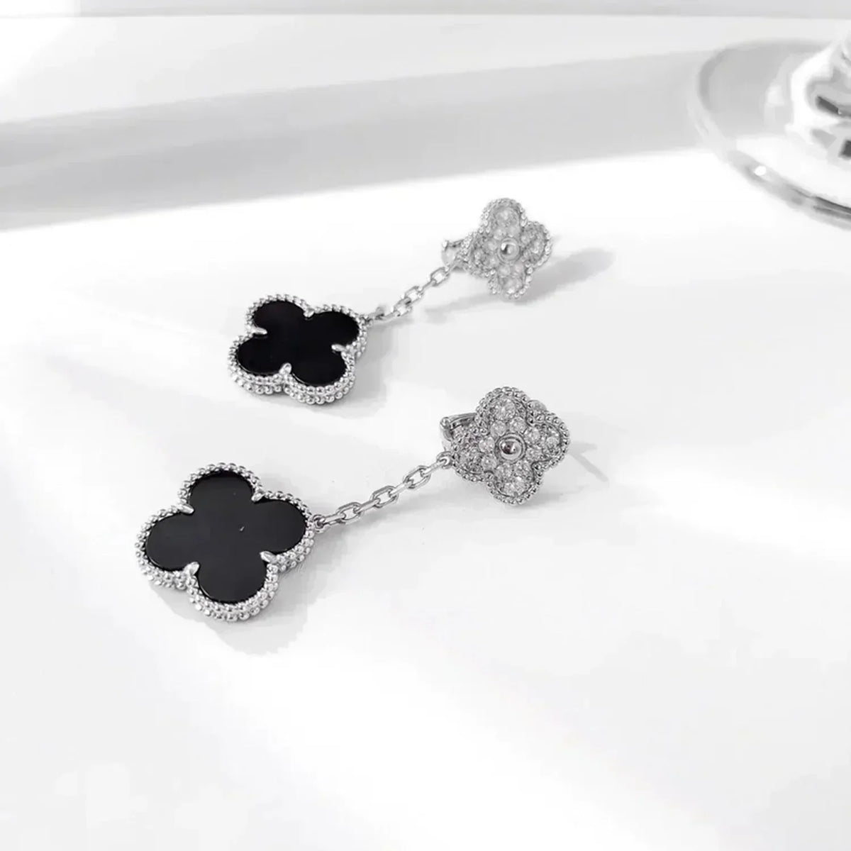 [⭐Lioran]CLOVER 2 MOTIFS  DIAMOND ONYX EARRINGS SILVER