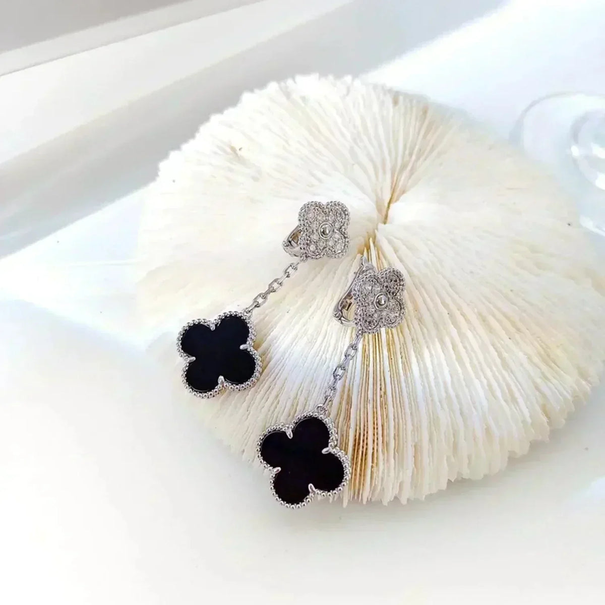 [⭐Lioran]CLOVER 2 MOTIFS  DIAMOND ONYX EARRINGS SILVER