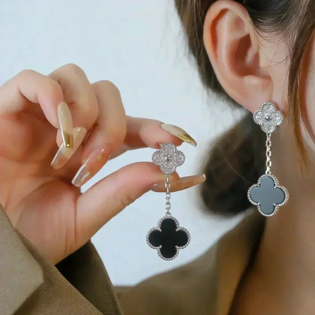 [⭐Lioran]CLOVER 2 MOTIFS  DIAMOND ONYX EARRINGS SILVER