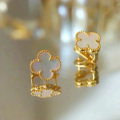 [⭐Lioran]CLOVER MEDIUM 1 MOTIFS  WHITE MOP STUD EARRINGS