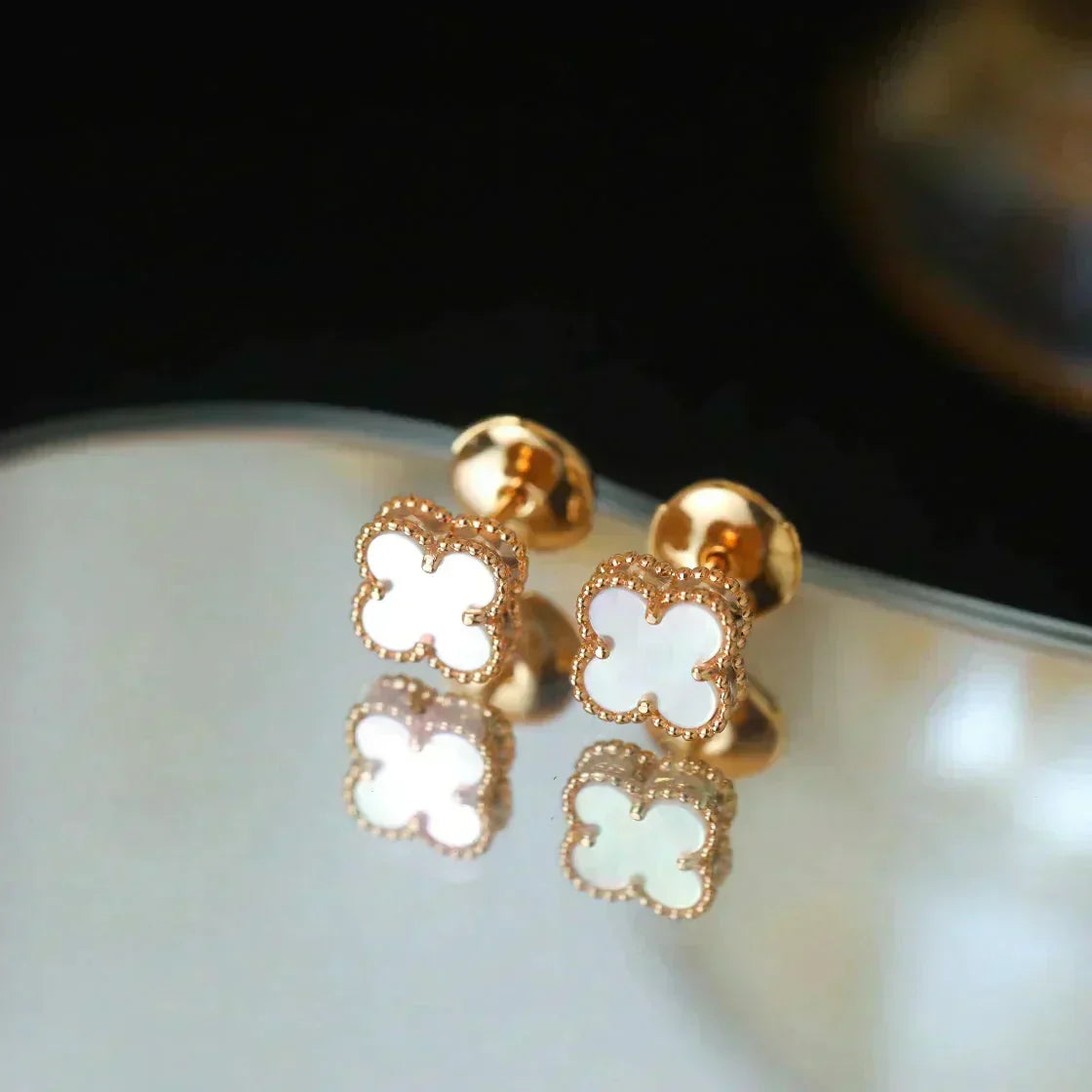 [⭐Lioran]CLOVER MINI 9.5MM WHITE MOP EARRINGS