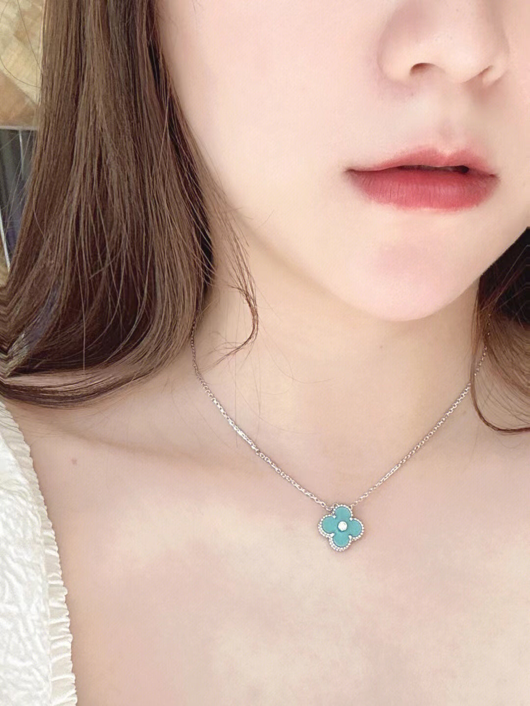[⭐Lioran]CLOVER 1 DIAMOND LIGHT BLUE SILVER NECKLACE
