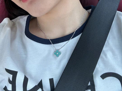 [⭐Lioran]CLOVER 1 DIAMOND LIGHT BLUE SILVER NECKLACE