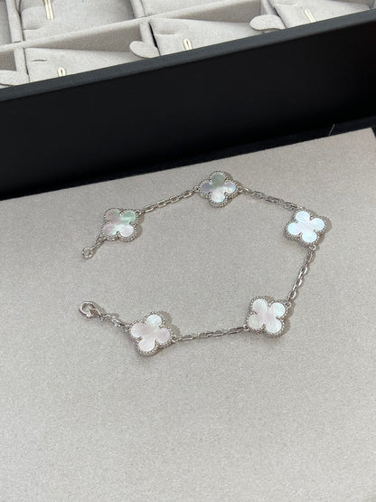 [⭐Lioran]CLOVER WHITE PEARL MOP 5 MOTIF BRACELET COLLECTION