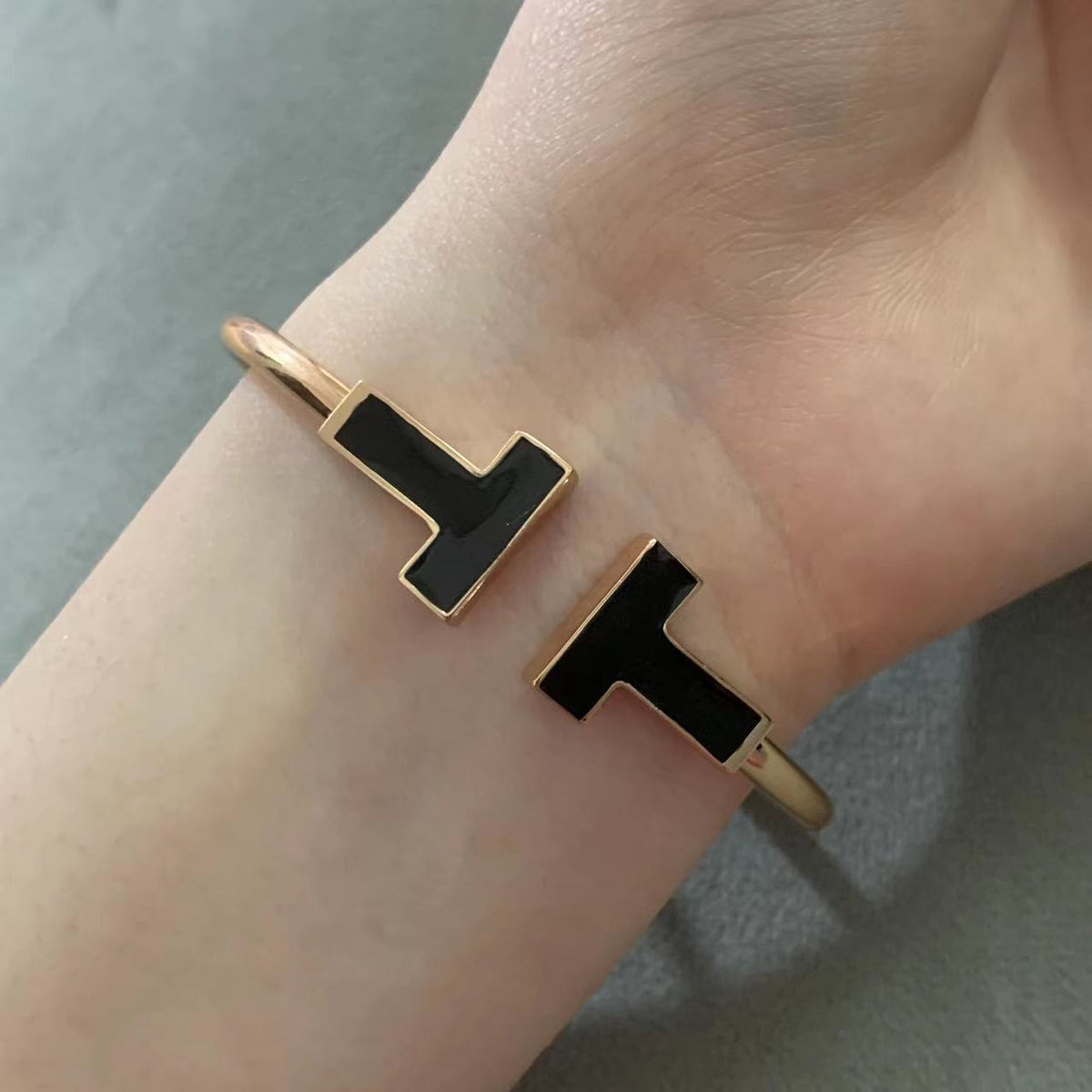 [Lioran]T WIDE ONYX OPEN BRACELET