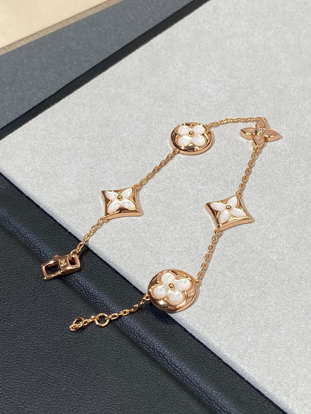 [⭐Lioran]STAR AND SUN 5 MOTIF MOP PINK GOLD BRACELET