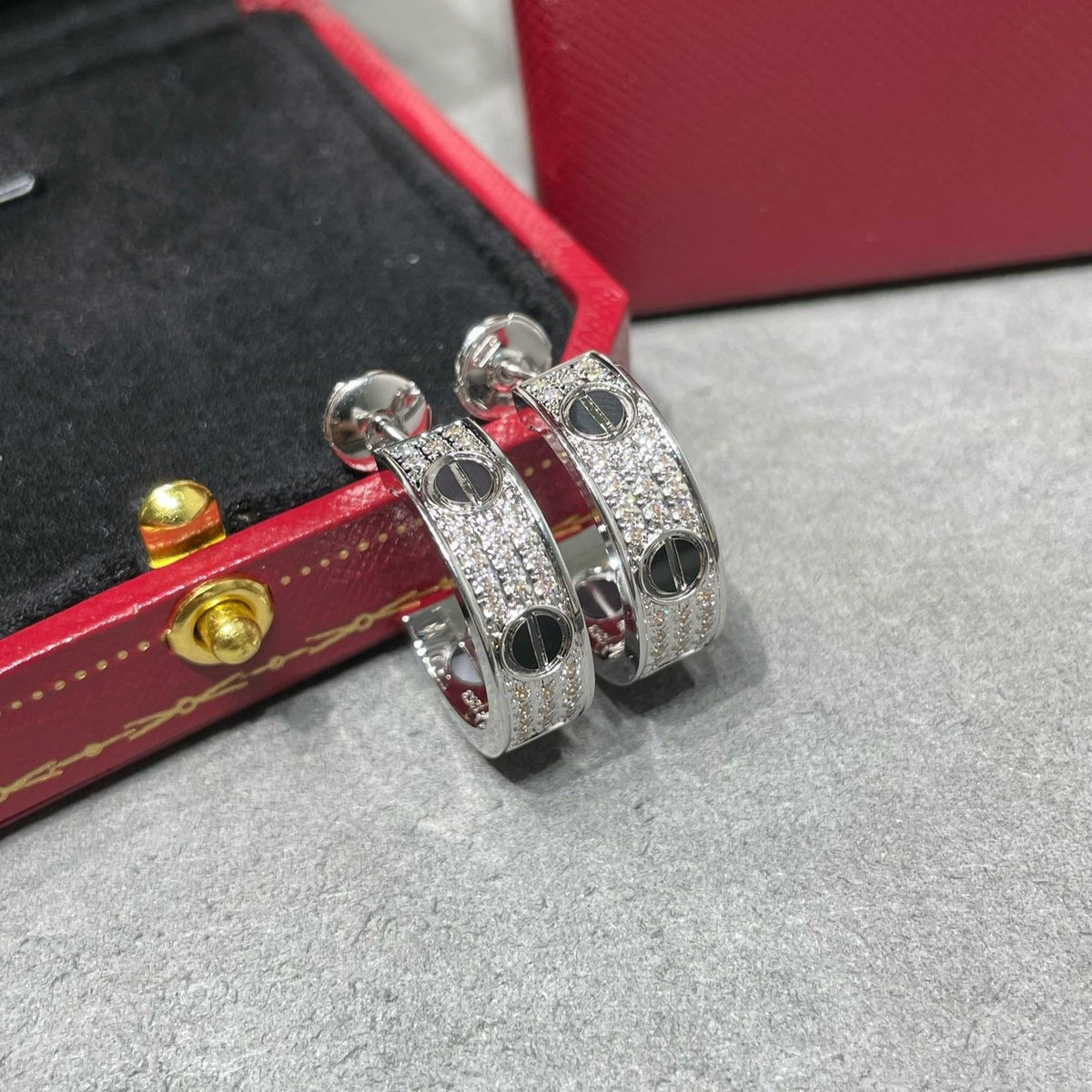 [⭐Lioran]LOVE CERAMIC DIAMOND PAVED SILVER EARRINGS