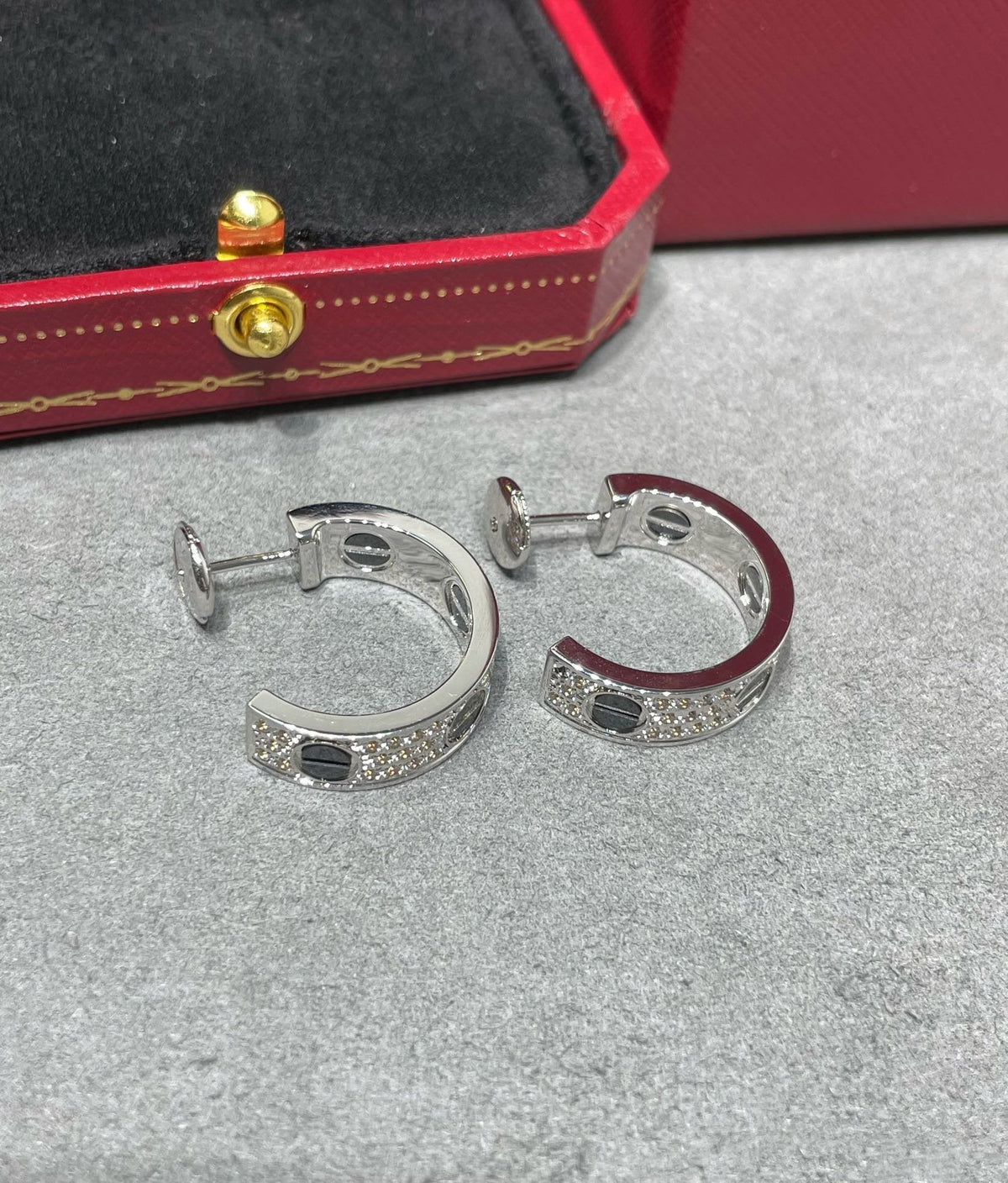 [⭐Lioran]LOVE CERAMIC DIAMOND PAVED SILVER EARRINGS