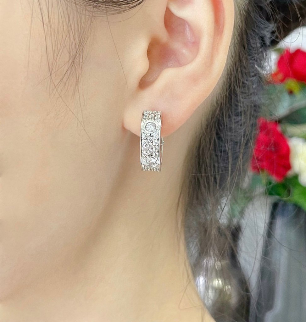[⭐Lioran]LOVE 5.5MM DIAMOND PAVED EARRINGS