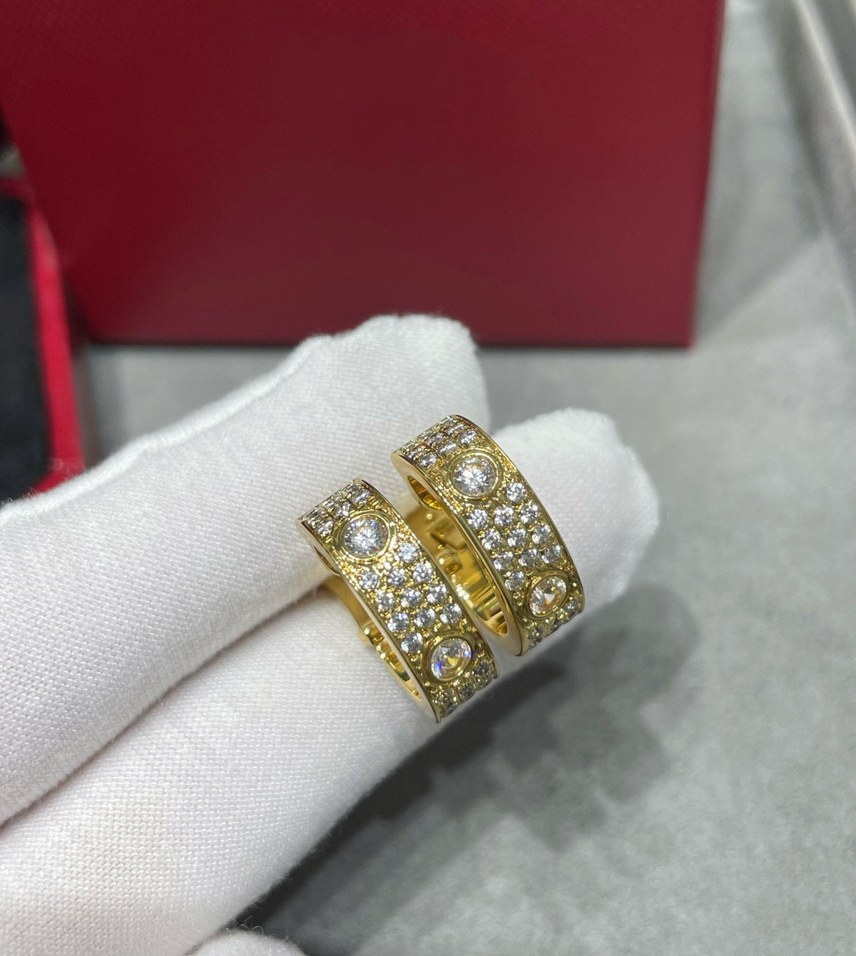 [⭐Lioran]LOVE 5.5MM DIAMOND PAVED EARRINGS