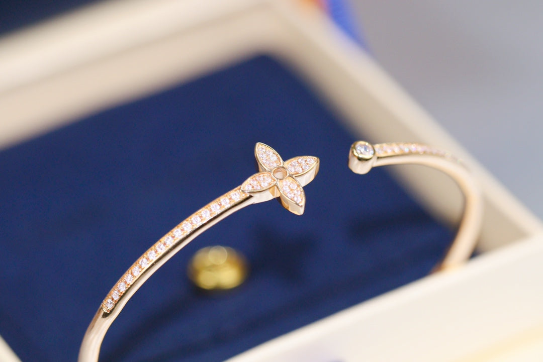 [⭐Lioran]IDYLLE PINK GOLD OPEN BRACELET DIAMOND PAVED