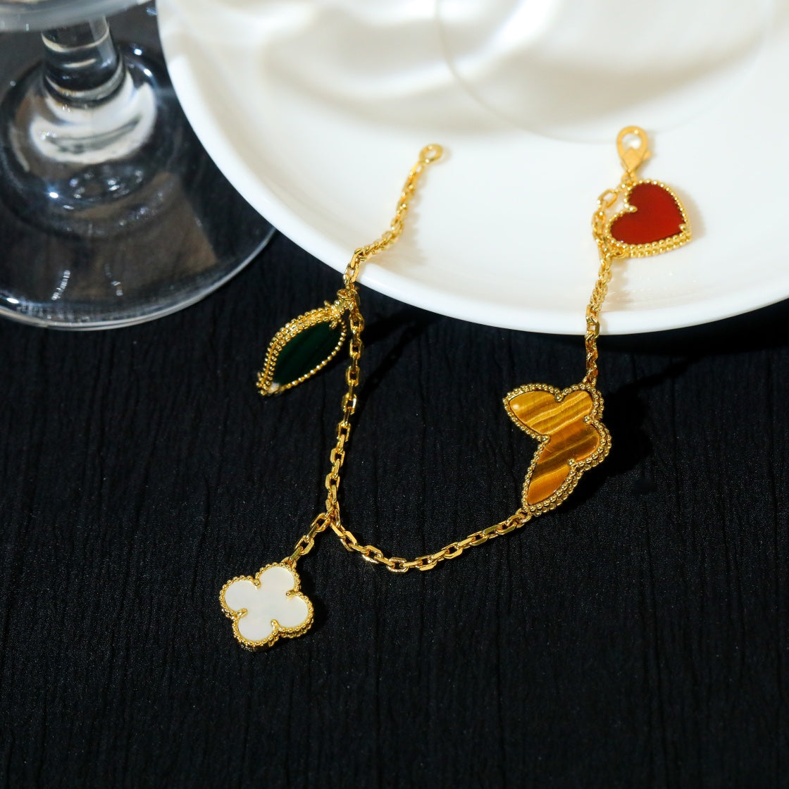 [⭐Lioran]LUCKY SPRING 5 MOTIF GOLD BRACELET