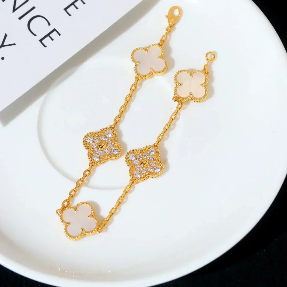 [⭐Lioran]CLOVER WHITE PEARL MOP 5 MOTIF BRACELET COLLECTION