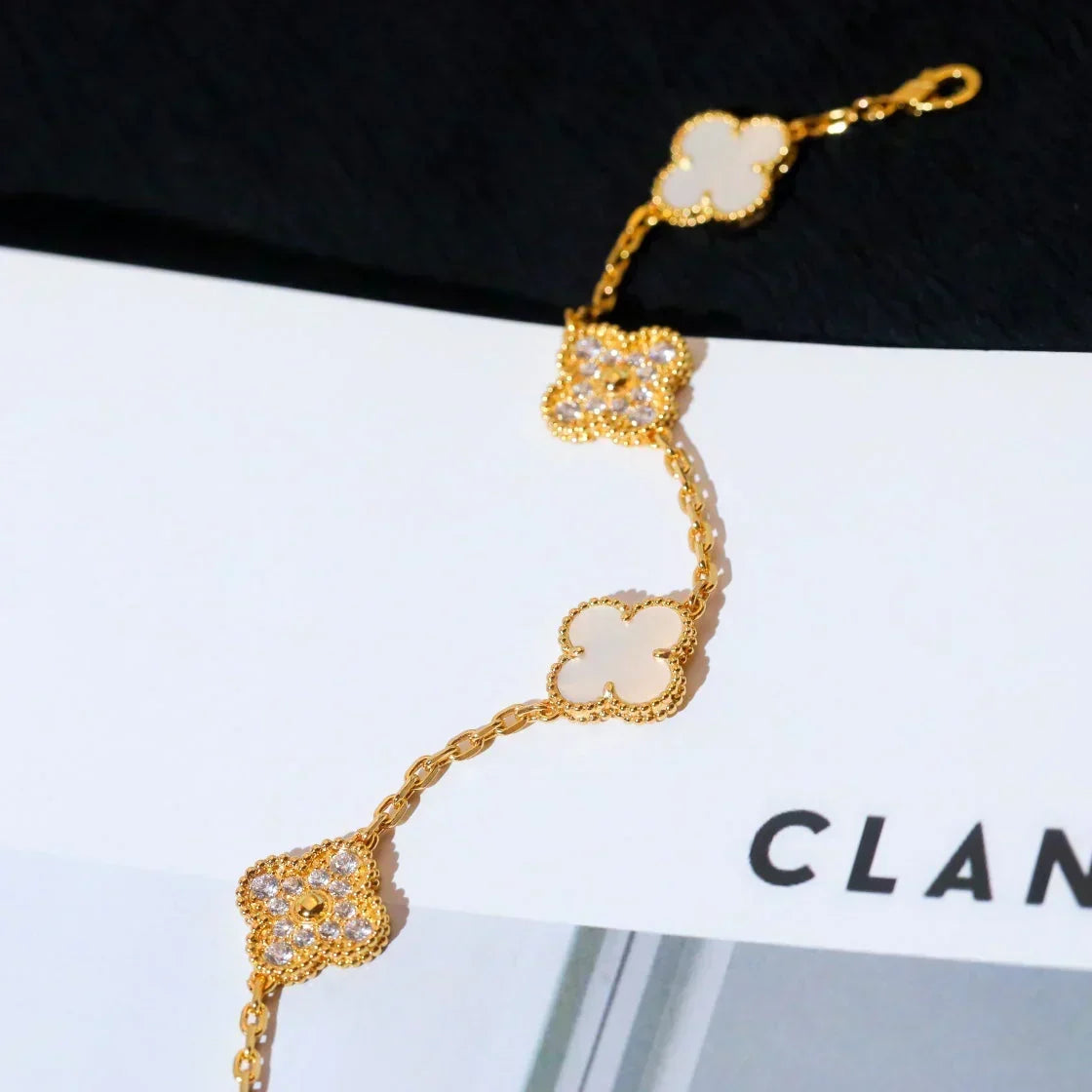 [⭐Lioran]CLOVER WHITE PEARL MOP 5 MOTIF BRACELET COLLECTION