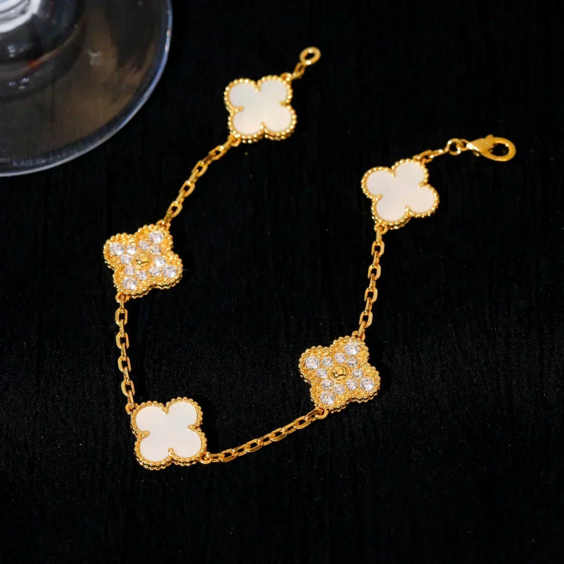 [⭐Lioran]CLOVER WHITE PEARL MOP 5 MOTIF BRACELET COLLECTION