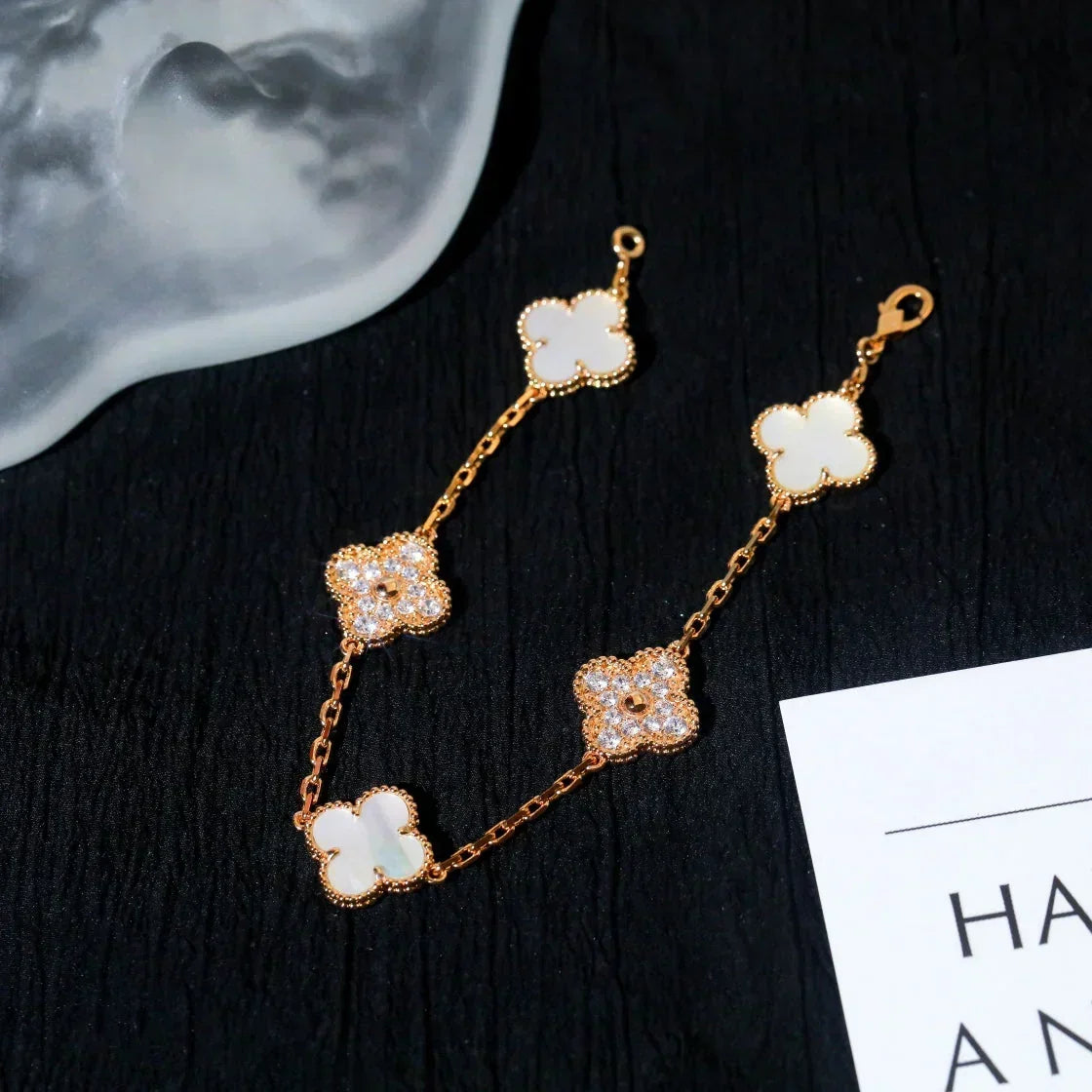 [⭐Lioran]CLOVER WHITE PEARL MOP 5 MOTIF BRACELET COLLECTION