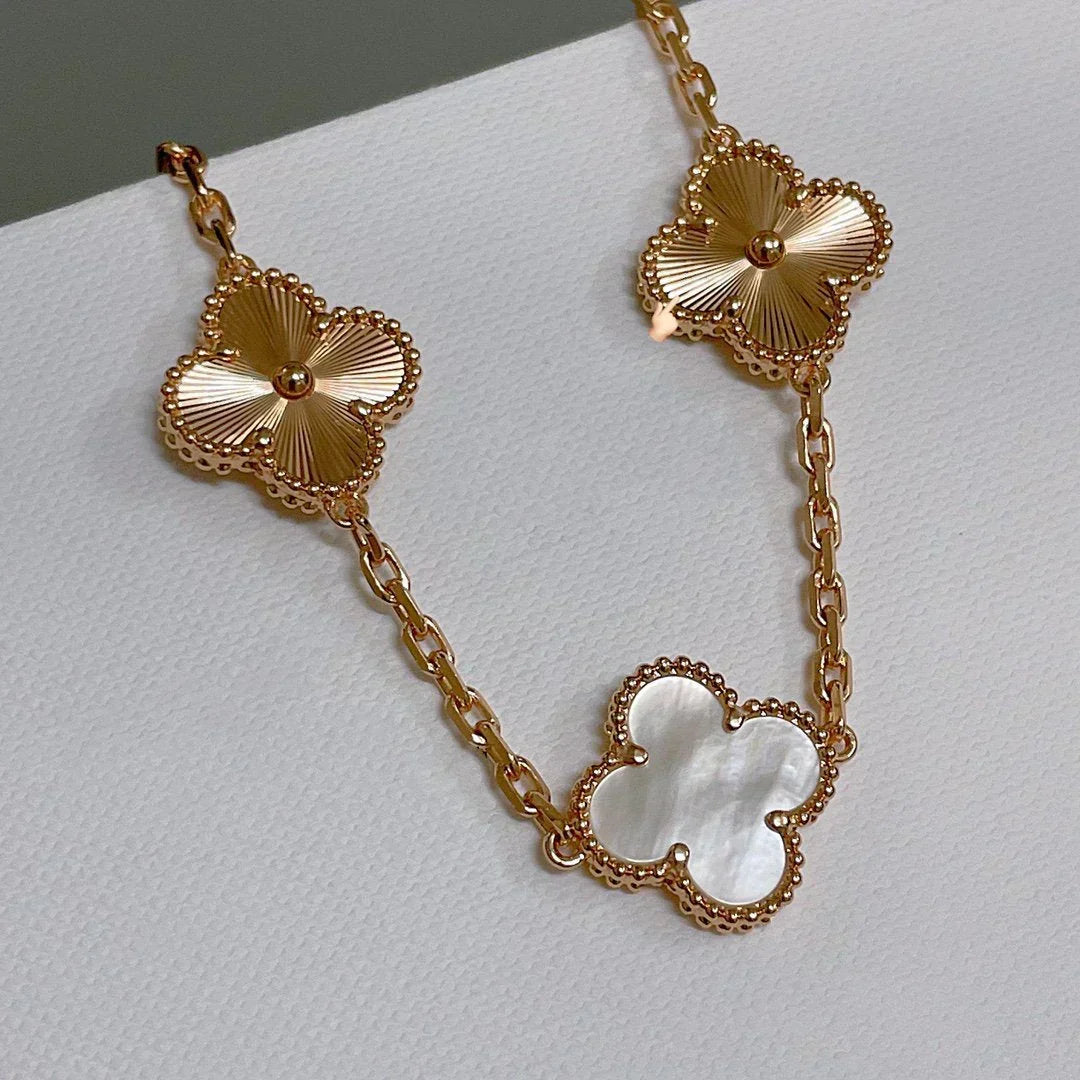 [⭐Lioran]CLOVER WHITE PEARL MOP 5 MOTIF BRACELET COLLECTION