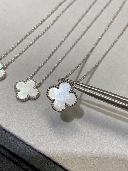 [⭐Lioran]CLOVER MEDIUM SILVER WHITE MOP NECKLACE