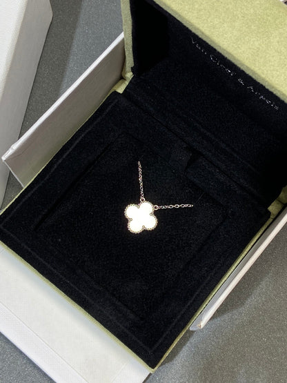 [⭐Lioran]CLOVER MEDIUM SILVER WHITE MOP NECKLACE