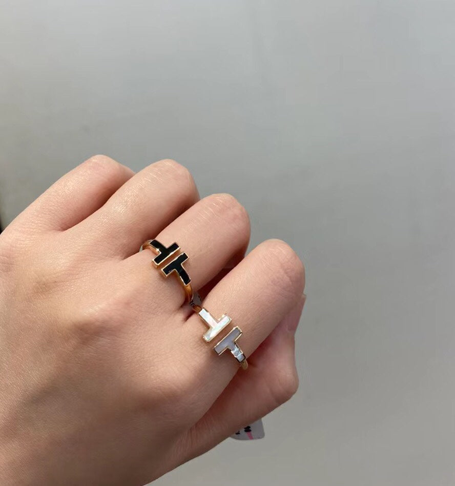 [Lioran]T SMALL ONYX PINK GOLD RING
