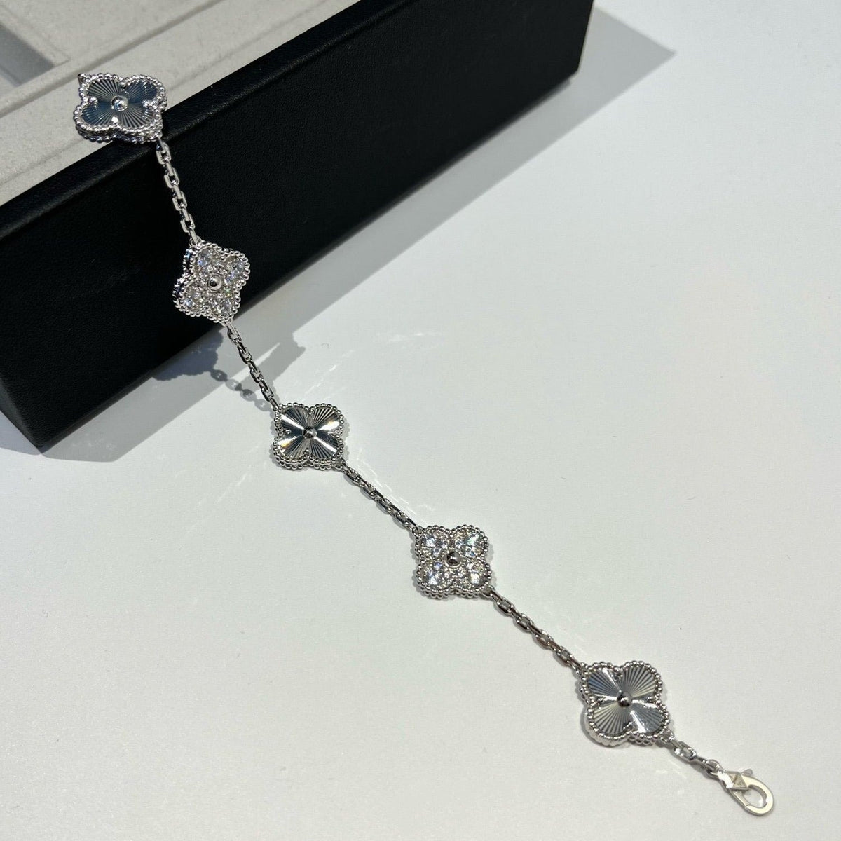 [⭐Lioran] CLOVER 5 MOTIF LASER BRACELET COLLECTION