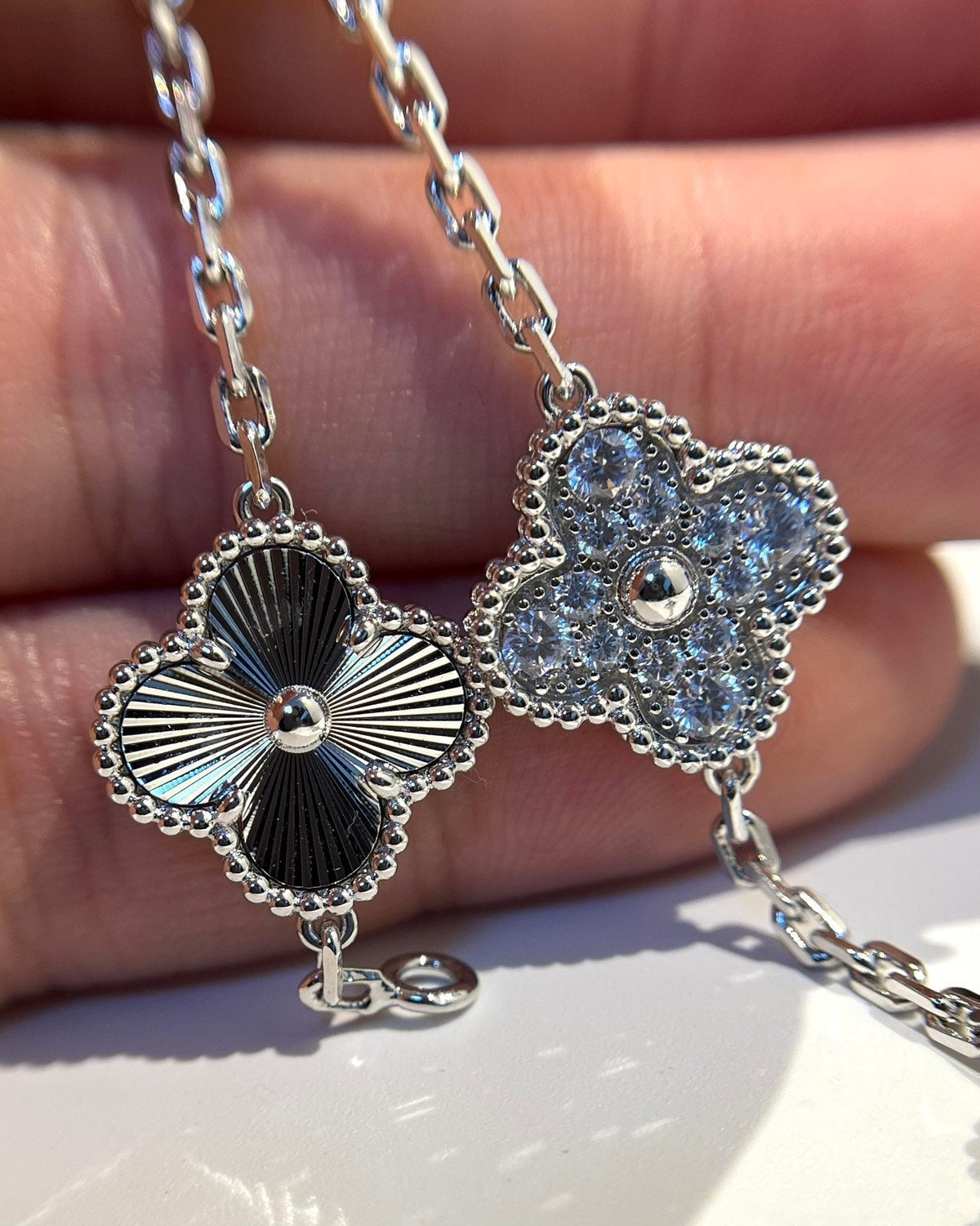 [⭐Lioran] CLOVER 5 MOTIF LASER BRACELET COLLECTION