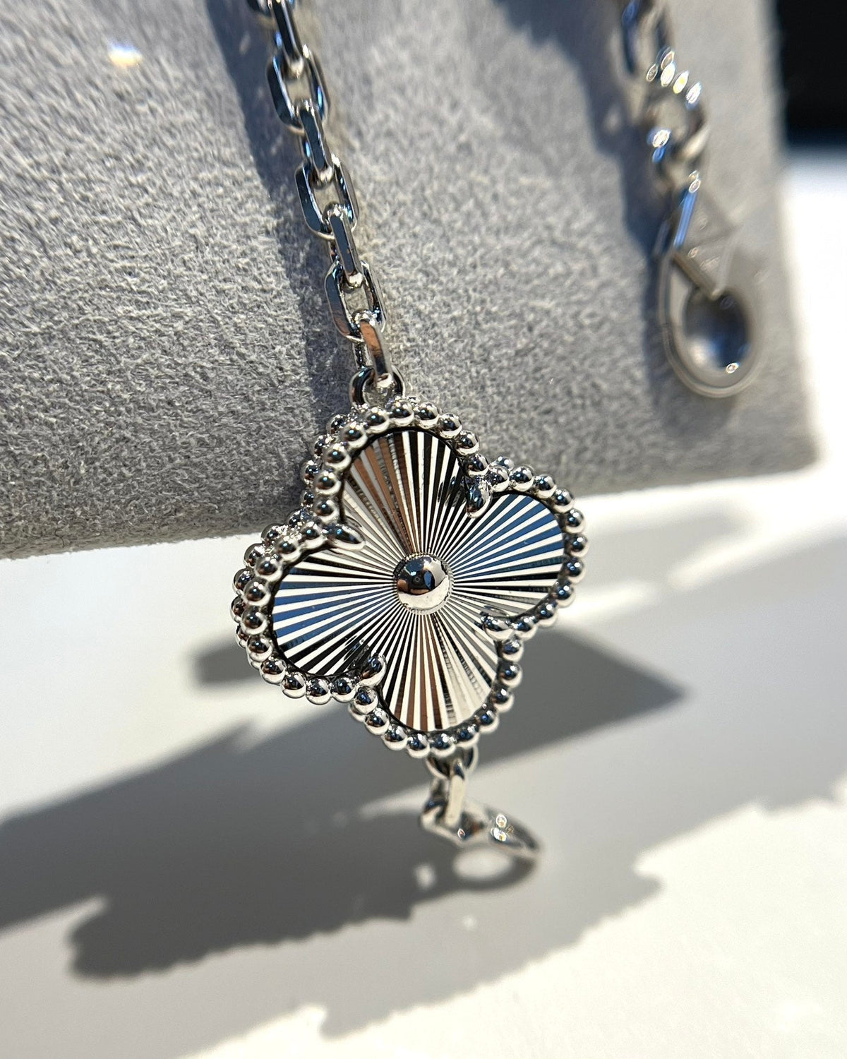 [⭐Lioran] CLOVER 5 MOTIF LASER BRACELET COLLECTION