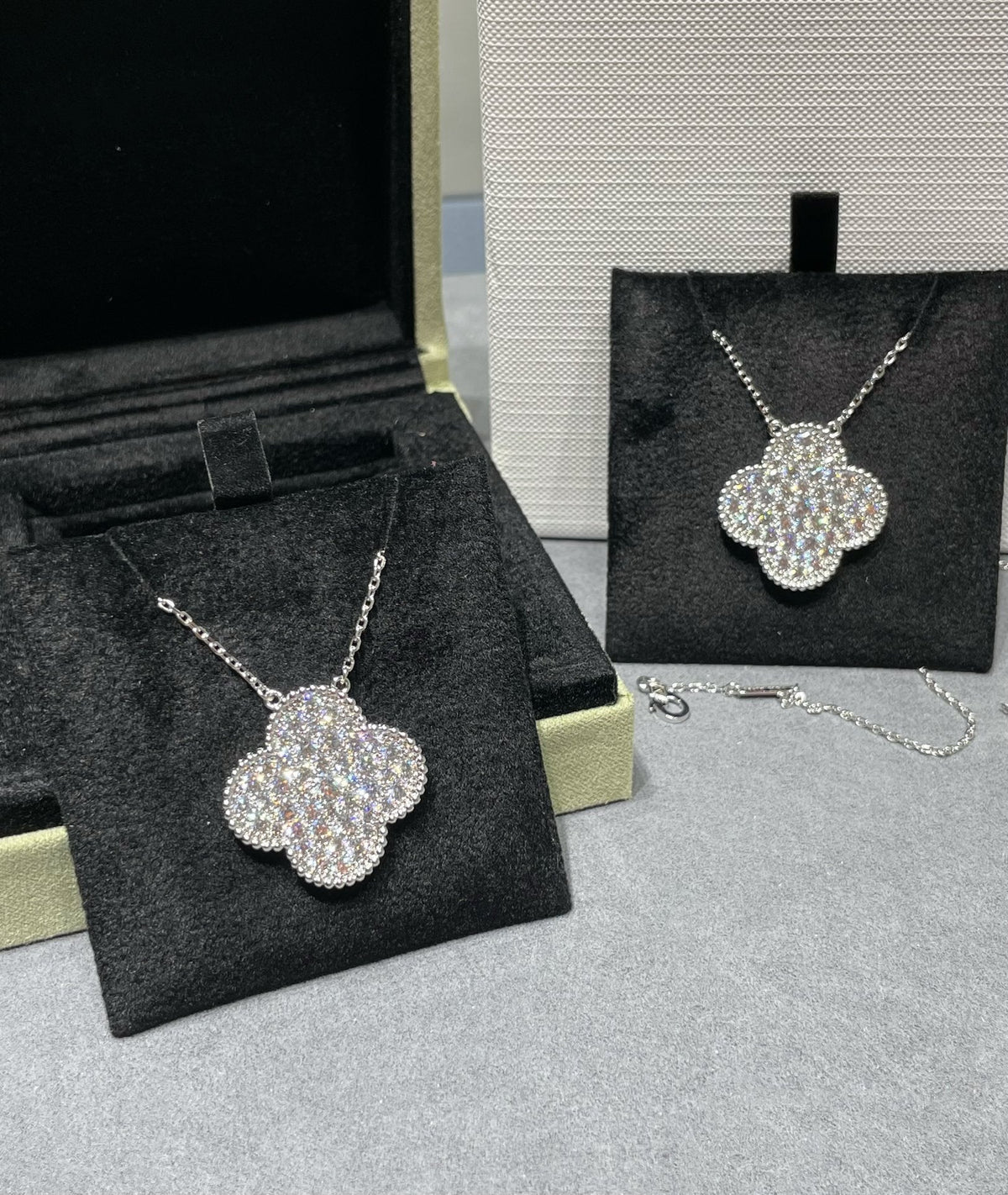 [⭐Lioran]CLOVER 25MM LARGE PENDANT DIAMOND PAVED SILVER NECKLACE