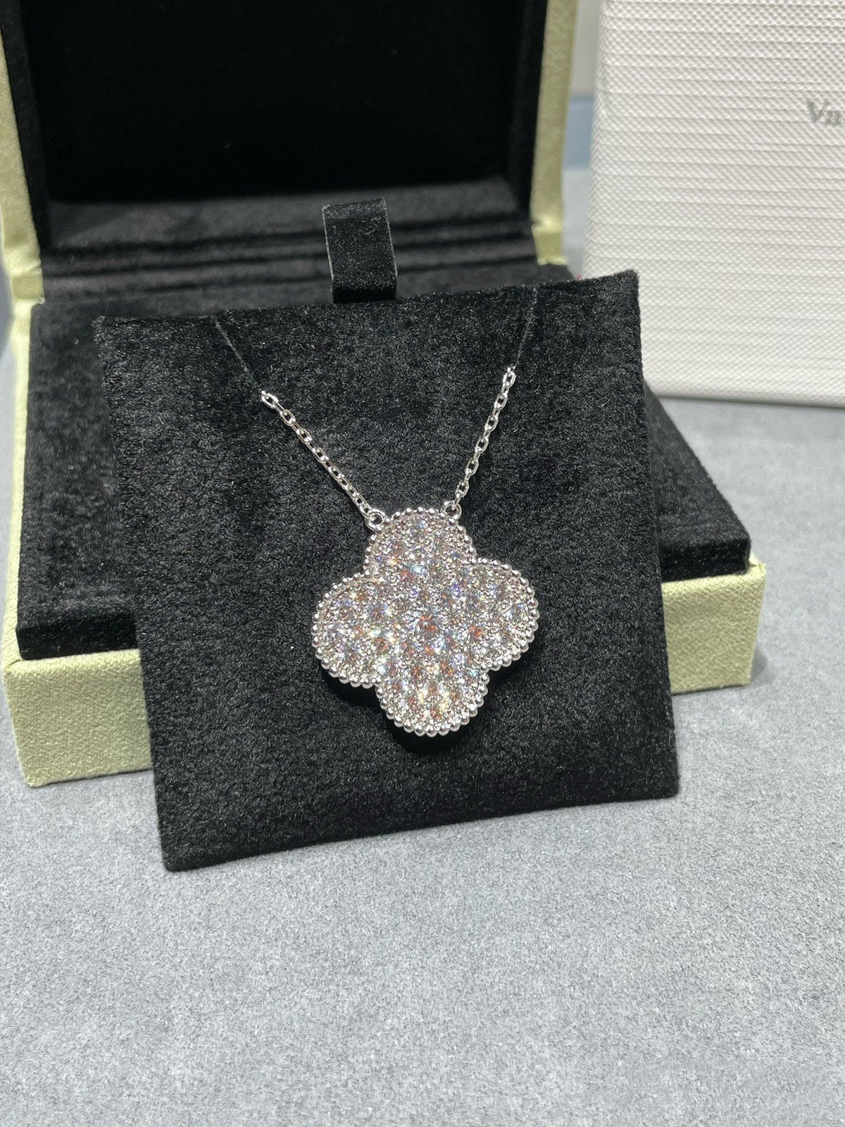 [⭐Lioran]CLOVER 25MM LARGE PENDANT DIAMOND PAVED SILVER NECKLACE