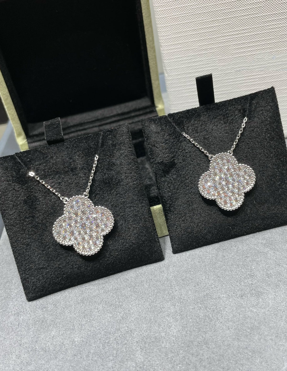 [⭐Lioran]CLOVER 25MM LARGE PENDANT DIAMOND PAVED SILVER NECKLACE