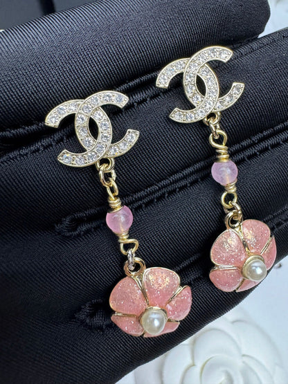 [⭐Lioran]26C Pink Camellia Enamel Pendant with Double C Earrings