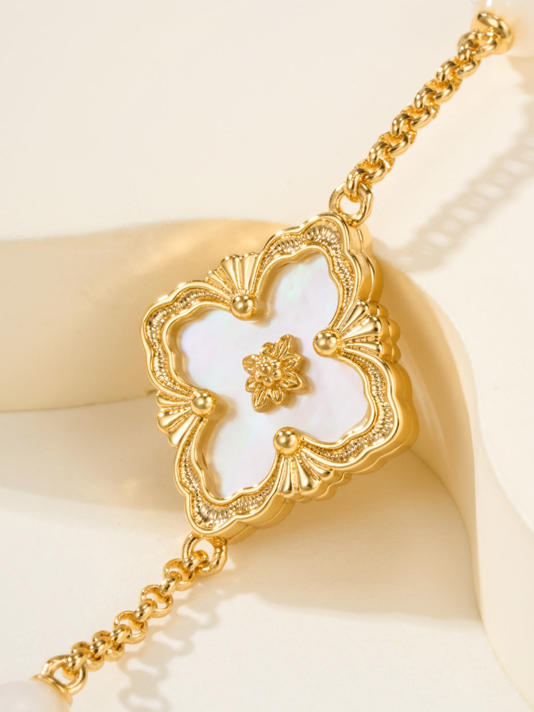 [⭐Lioran]B.C.L ENAMELED Three-Flower Bracelet（Trumpet)