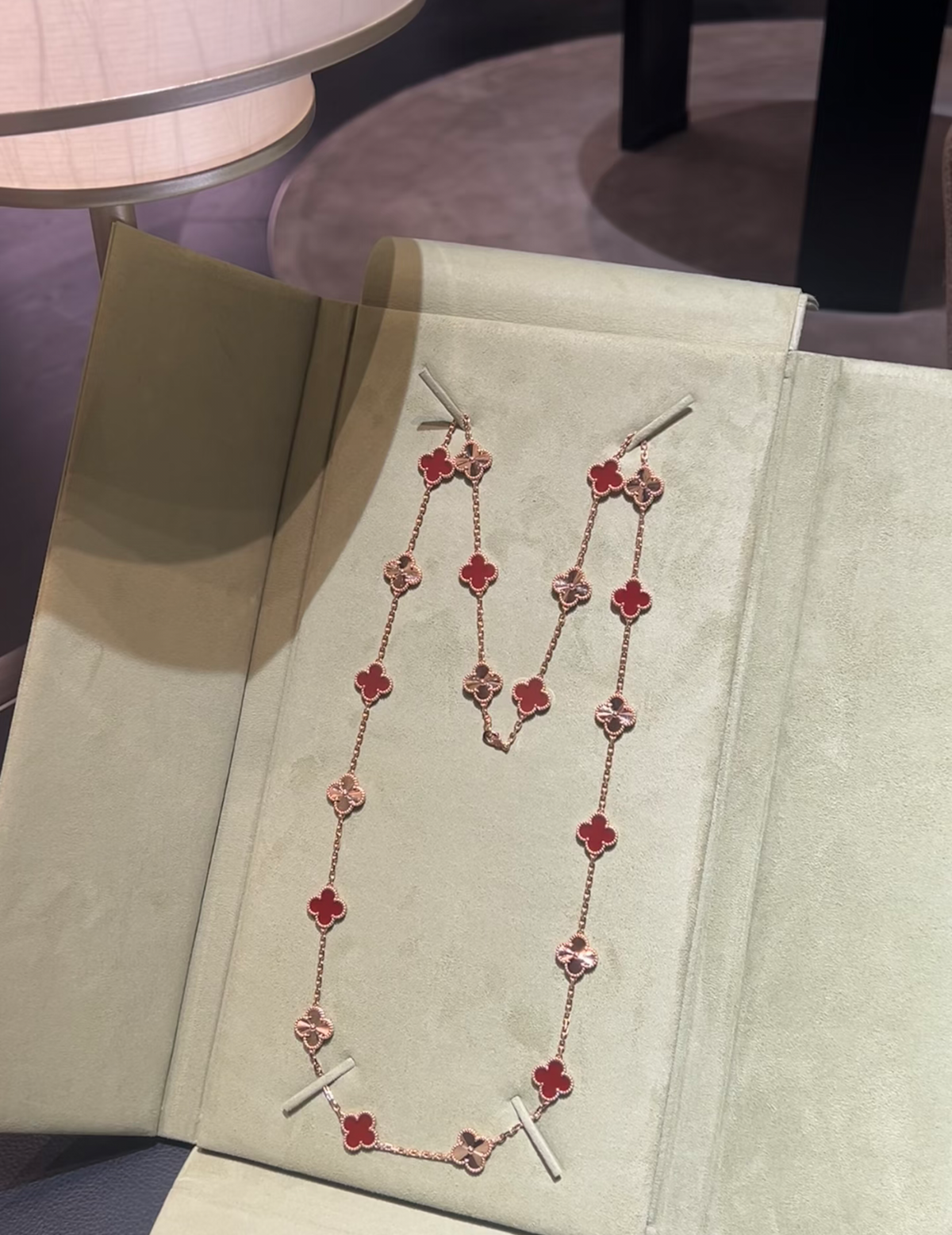 [⭐Lioran]CLOVER 20 MOTIFS LASER CARNELIAN NECKLACE