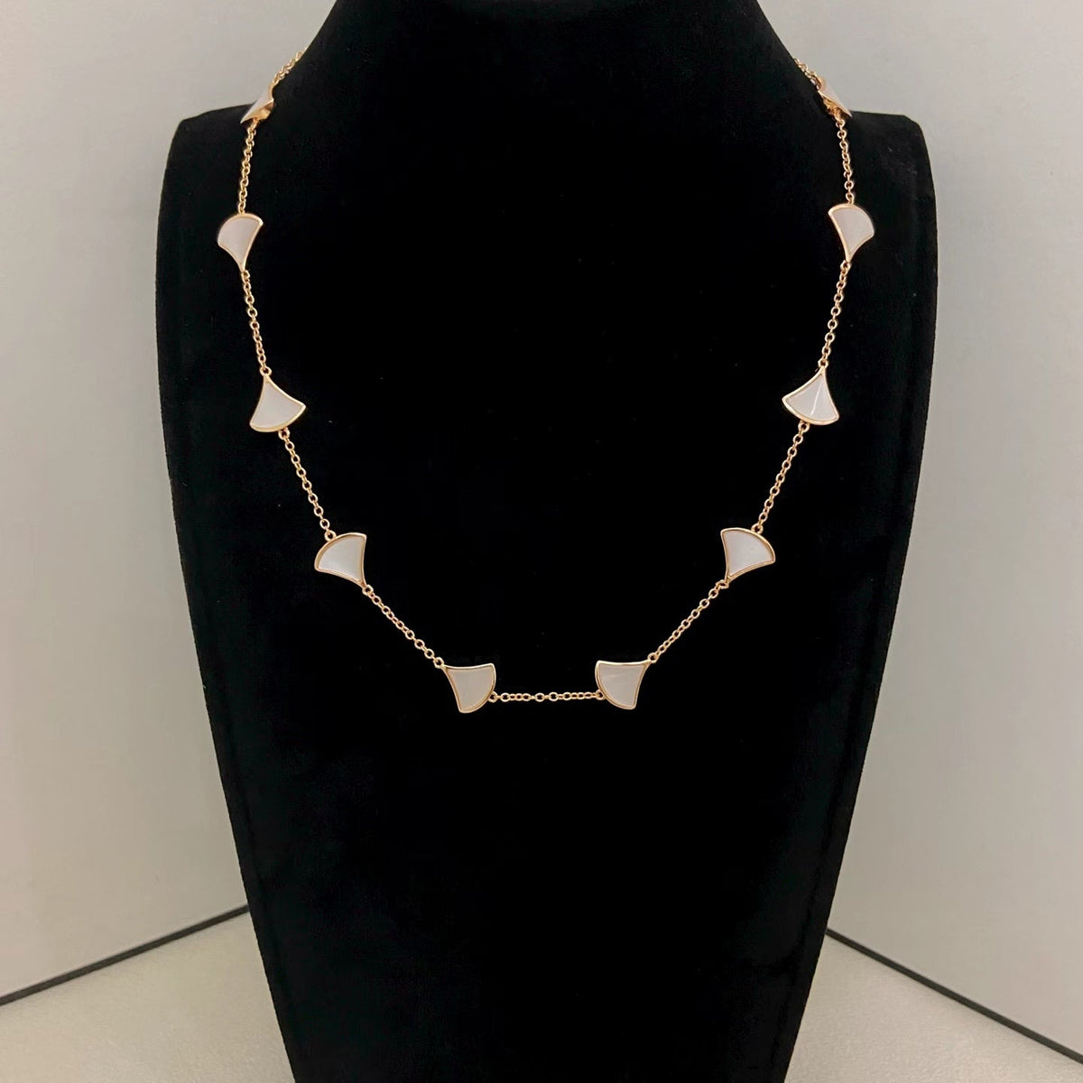 [⭐Lioran]NEW ARRIVAL: TEN-FLOWER DRESS AND GOLD NECKLACE