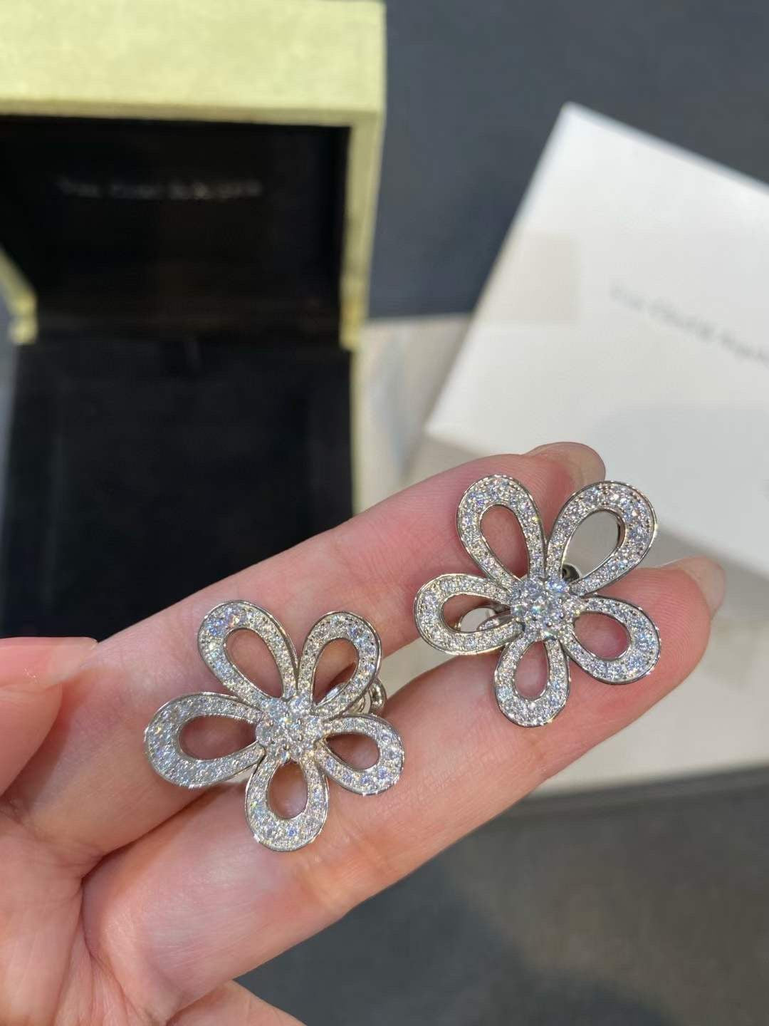 [⭐Lioran]FLOWERLACE EARRINGS FULL DIAMONDS